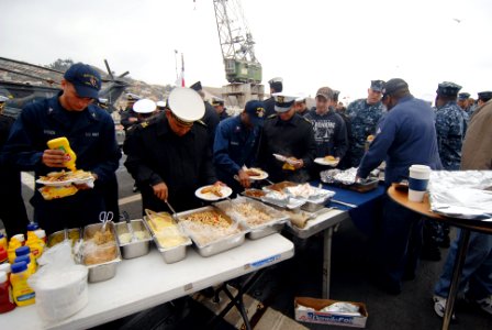 US Navy 110704-N-ZI300-016 Sailors aboard the guided-missile frigates USS Boone (FFG 28) and USS Thach (FFG 43) celebrate the Fourth of July on Boo photo