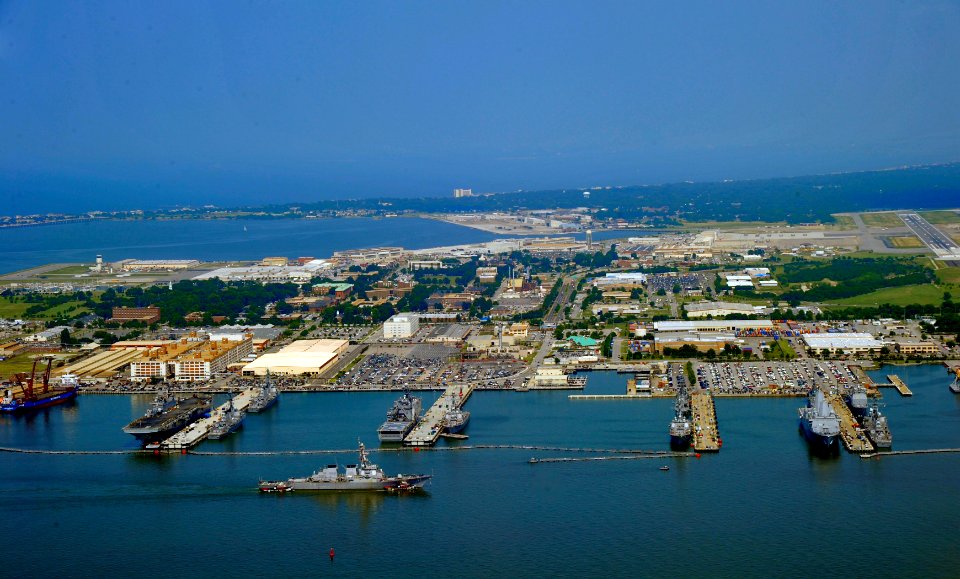 US Navy 110707-N-XZ912-144 The guided-missile destroyer USS Ross (DDG 71) pulls into Naval Station Norfolk