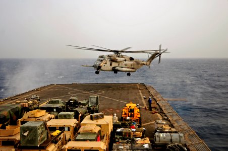 US Navy 110707-N-RC734-368 A CH-53E Super Stallion helicopter approaches USS Comstock (LSD 45)
