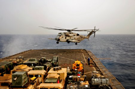 US Navy 110707-N-RC734-368 A CH-53E Super Stallion helicopter approaches USS Comstock (LSD 45) photo