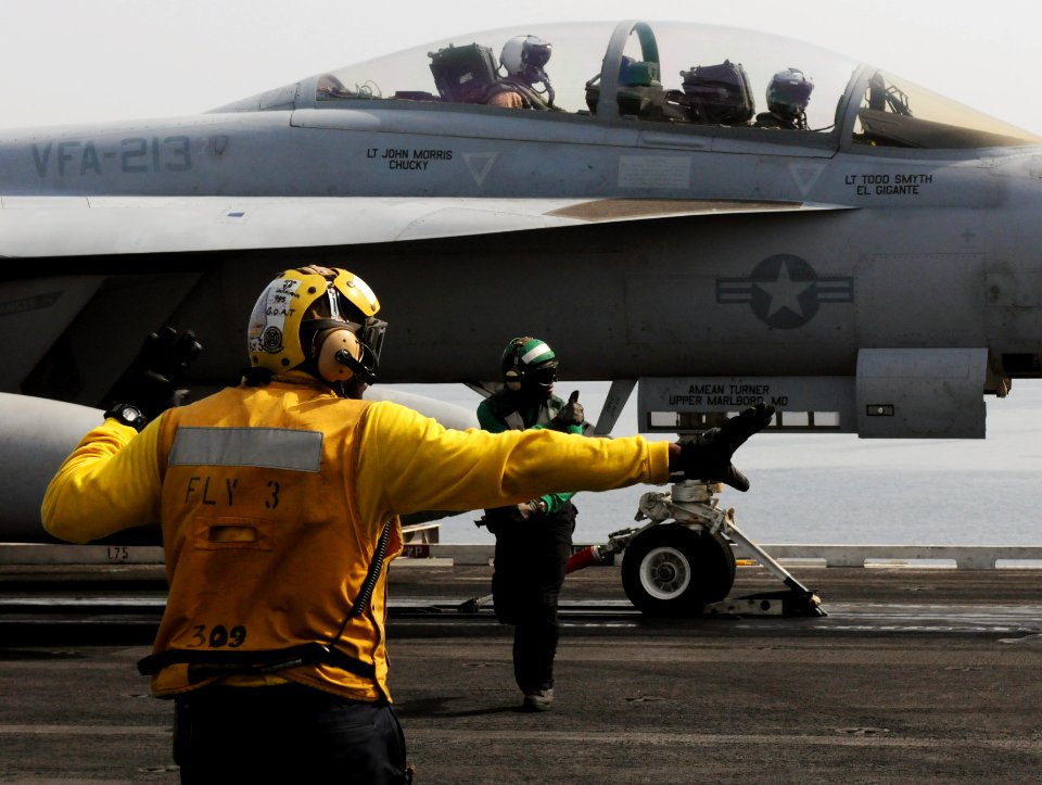 US Navy 110708-N-XE109-081 Sailors signal the completion of pre-flight launch checks on an F-A-18F Super Hornet aboard USS George H.W. Bush (CVN 77