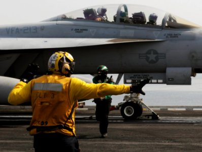 US Navy 110708-N-XE109-081 Sailors signal the completion of pre-flight launch checks on an F-A-18F Super Hornet aboard USS George H.W. Bush (CVN 77