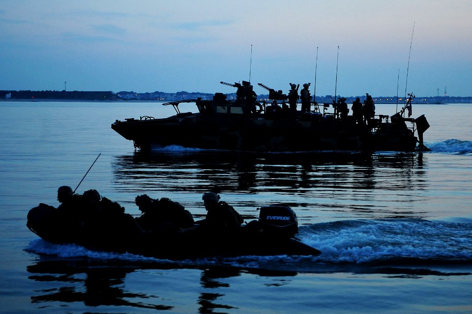 US Navy 110712-N-CD297-114 Sailors assigned to Riverine Squadron (RIVRON) 2 participate in pre-deployment exercises in a riverine command boat