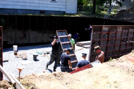 US Navy 110714-N-NT881-133 Sailors assigned to Navy Operational Support Center Rochester photo