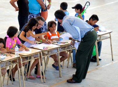 US Navy 110718-N-RM525-309 Lt. j.g Sarah Blackowicz, from Manchester, Md., colors with Salvadoran children during a Continuing Promise 2011 communi