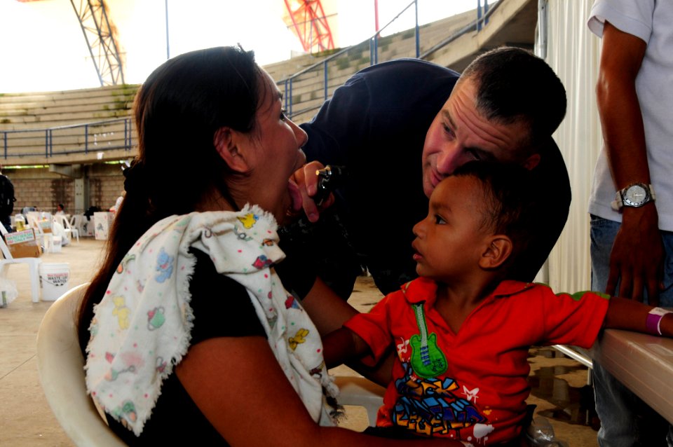 US Navy 110717-N-EP471-305 Lt. Matthew Swain, from Gaithersburg, Md., examines a Salvadoran woman's throat during a Continuing Promise 2011 communi
