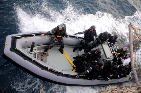 US Navy 110722-N-IO627-008 Royal Australian Navy sailors assigned to the visit, board, search, and seizure (VBSS) team of the Australian navy friga
