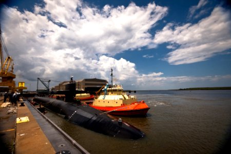 US Navy 110729-N-FG395-040 USS Tennessee (SSBN 734) is pierside at Naval Submarine Base Kings Bay