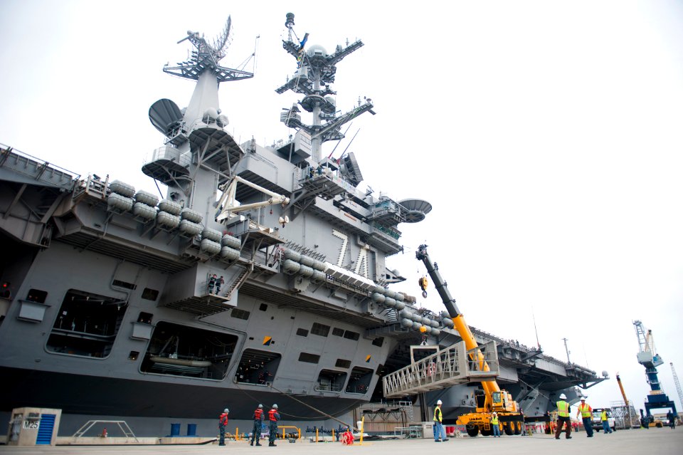 US Navy 110729-N-PM781-002 The aircraft carrier USS John C. Stennis (CVN 74) makes preparations to get underway from Naval Air Station North Island