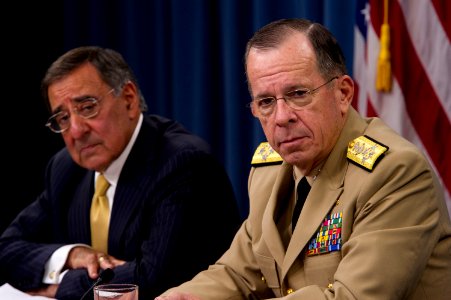 US Navy 110804-N-TT977-381 Secretary of Defense Leon Panetta and Chairman of the Joint Chiefs of Staff Adm. Mike Mullen address the media during a photo