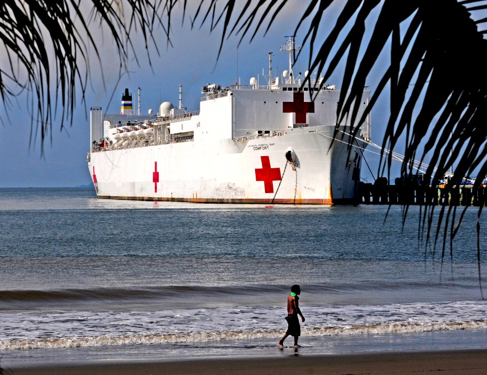 US Navy 110803-N-EP471-012 The Military Sealift Command hospital ship USNS Comfort (T-AH 20) is moored pierside in Puntarenas, Costa Rica