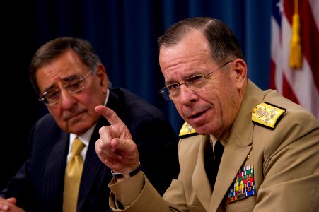 US Navy 110804-N-TT977-379 Secretary of Defense Leon Panetta and Chairman of the Joint Chiefs of Staff Adm. Mike Mullen address the media during a