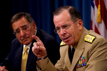 US Navy 110804-N-TT977-379 Secretary of Defense Leon Panetta and Chairman of the Joint Chiefs of Staff Adm. Mike Mullen address the media during a photo