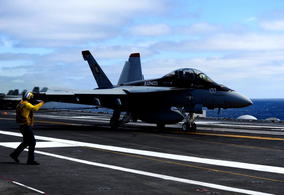 US Navy 110730-N-ZZ999-059 Aviation Boatswain's Mate 3rd Class Eric Augustine directs an F-A-18E Super Hornet aboard USS John C. Stennis (CVN 74)