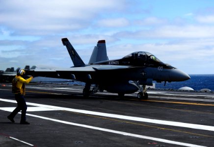 US Navy 110730-N-ZZ999-059 Aviation Boatswain's Mate 3rd Class Eric Augustine directs an F-A-18E Super Hornet aboard USS John C. Stennis (CVN 74)