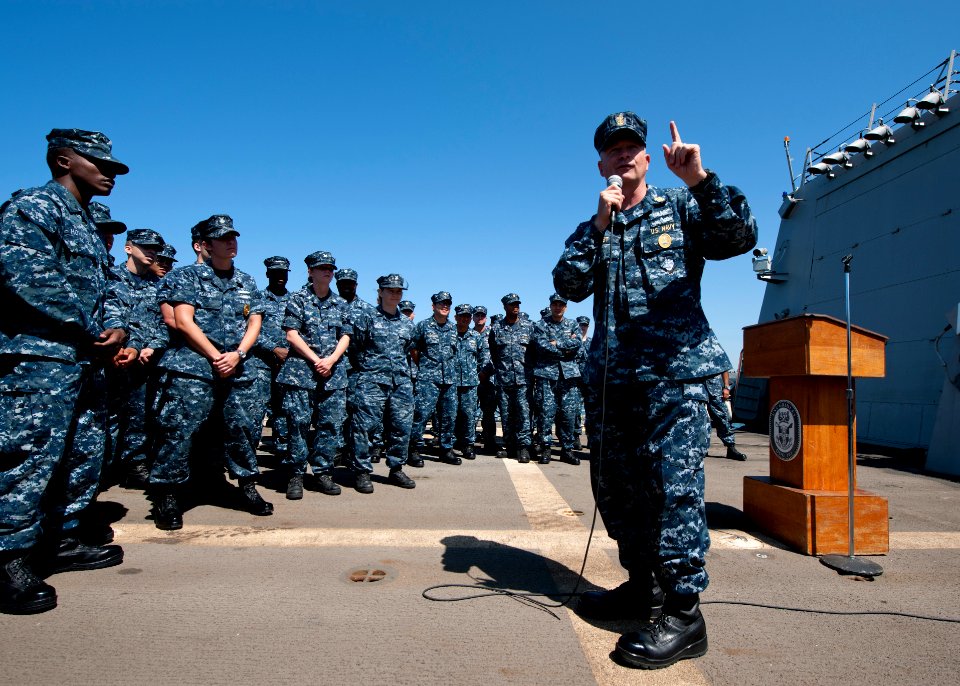 US Navy 110804-N-DR144-627 Master Chief Petty Officer of the Navy (MCPON) Rick D. West talks with Sailors aboard USS Gridley (DDG 101)