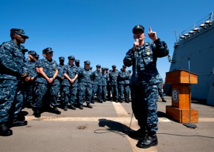 US Navy 110804-N-DR144-627 Master Chief Petty Officer of the Navy (MCPON) Rick D. West talks with Sailors aboard USS Gridley (DDG 101)