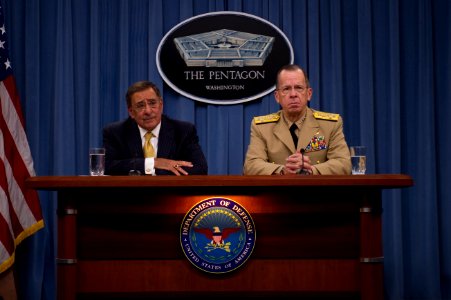 US Navy 110804-N-TT977-298 Secretary of Defense Leon Panetta and Chairman of the Joint Chiefs of Staff Adm. Mike Mullen address the media during a photo