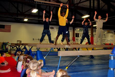 US Navy 110810-N-CI293-145 Sailors assigned to Navy Operational Support Center Fargo, Navy Recruiting Station Fargo