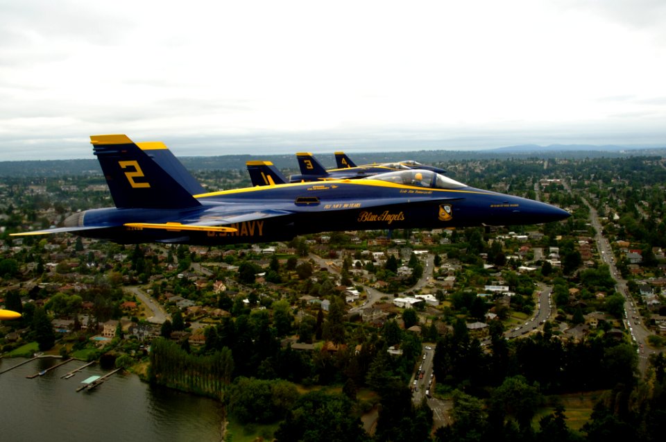 US Navy 110805-N-BA418-112 The U.S. Navy flight demonstration squadron, the Blue Angels, perform a line-abreast flat pass maneuver over Lake Washin