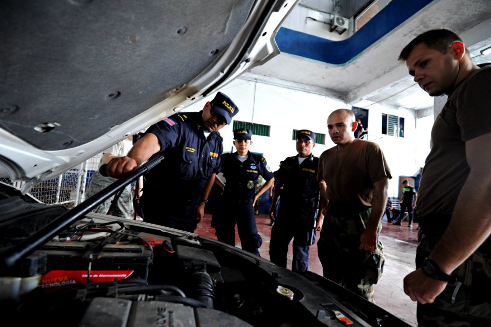 US Navy 110809-N-NY820-120 Sailors participate in a subject matter expert exchange with local police in Puntarenas, Costa Rica, during Continuing P