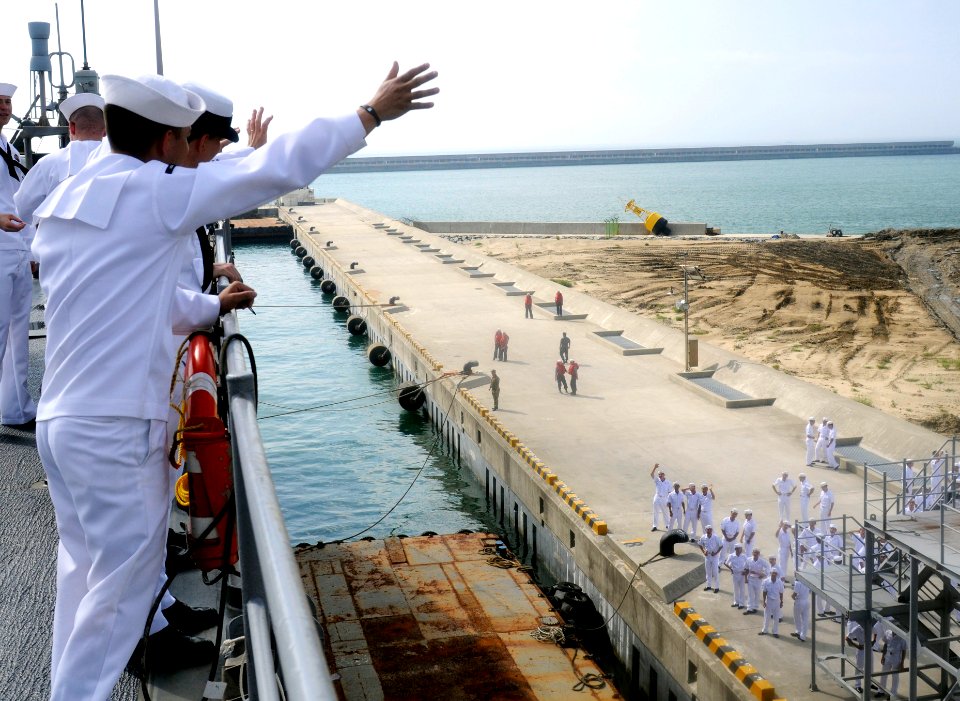 US Navy 110813-N-DB801-368 Sailors aboard the USS Blue Ridge (LCC 19) wave to Republic of Korea navy sailors as the ship pulls into Busan