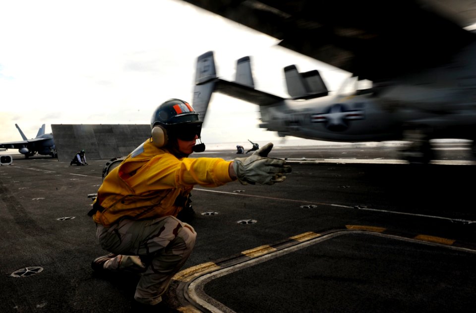 US Navy 110812-N-ZZ999-354 Lt. Sean Mollohan, from Jacksonville, N.C., launches an E-2C Hawkeye