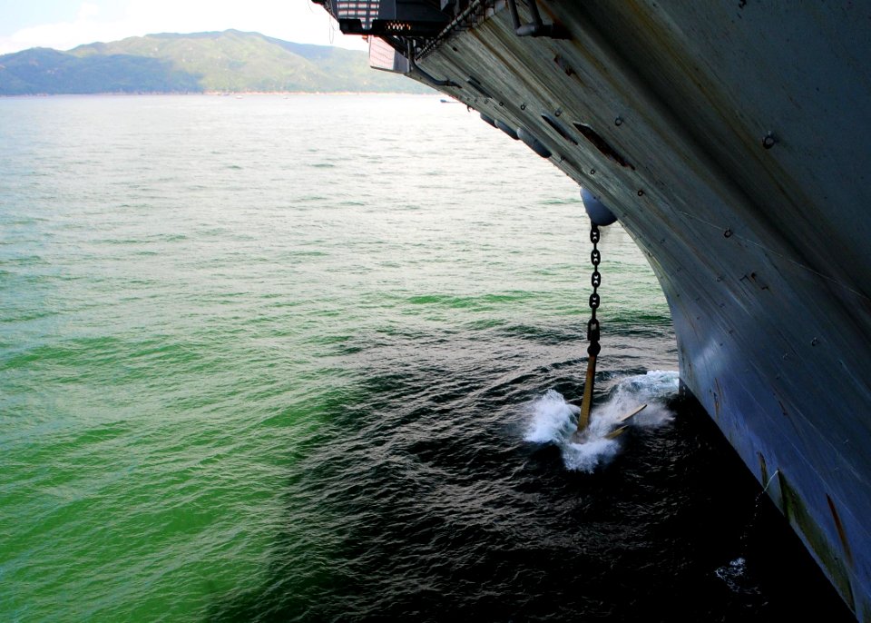 US Navy 110812-N-UO379-076 The aircraft carrier USS Ronald Reagan (CVN 76) anchors off the coast of Hong Kong for a port visit