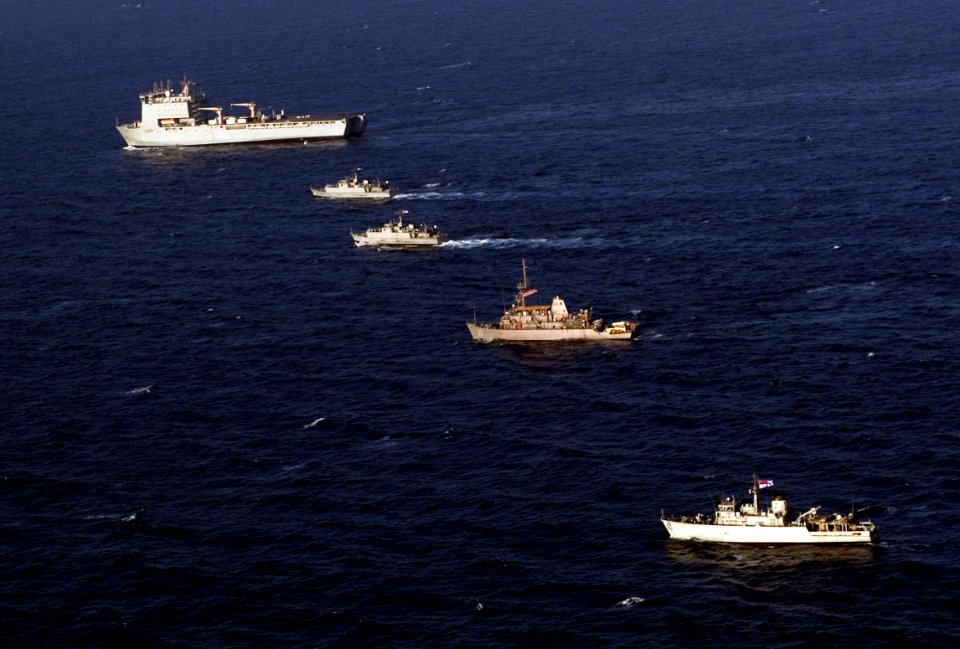 US Navy 110816-N-YX920-695 U.S. and Royal Navy mine countermeasure ships are underway in formation with the Royal Navy landing ship dock RFA Lyme B