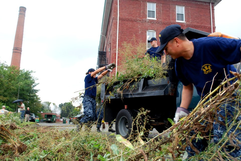 US Navy 110816-N-AU127-790 Chief petty officer selects pull weeds at Soldiers' Home, a veteran's shelter, resource and medial center, in Chelsea, d
