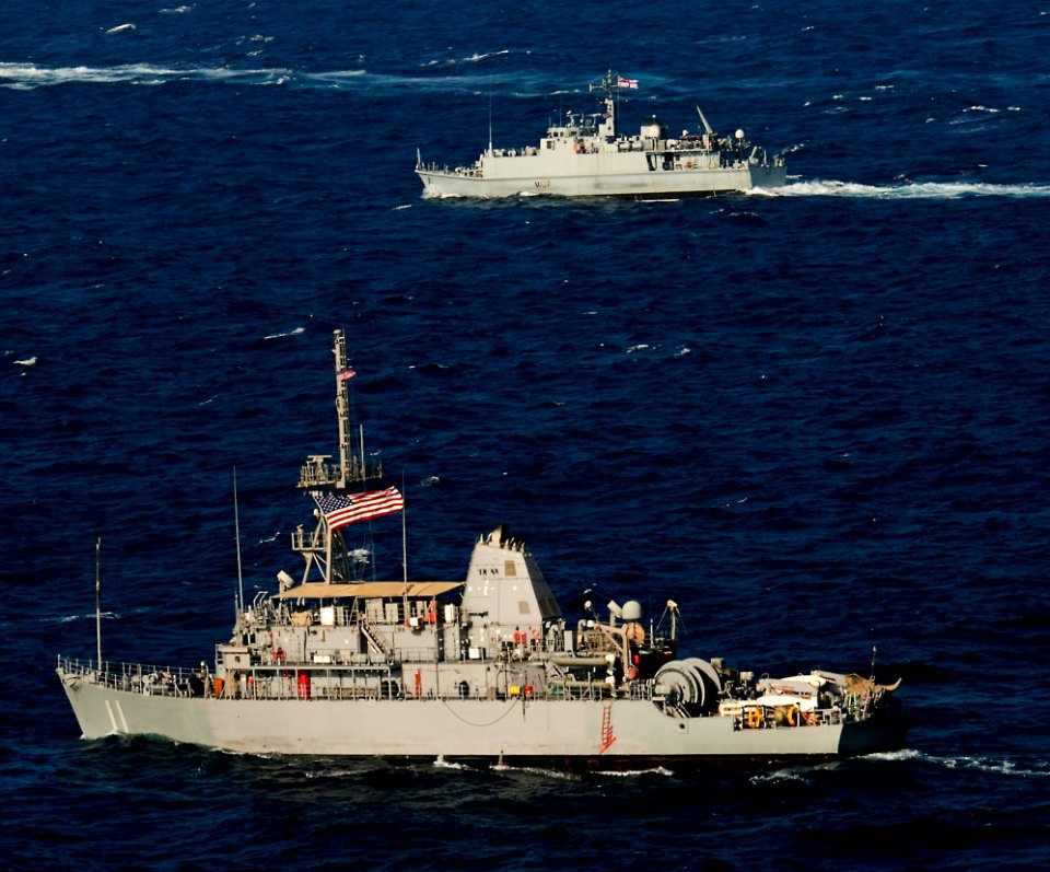 US Navy 110816-N-YX920-246 The mine countermeasures ship USS Gladiator (MCM 11) and the Royal Navy mine countermeasures vessel HMS Pembroke (M107)