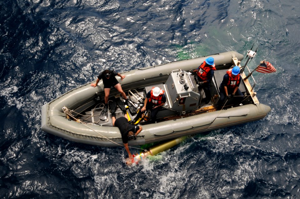 US Navy 110822-N-XQ375-624 Sailors in a rigid-hull inflatable boat from the guided-missile destroyer USS Mitscher (DDG 57) recover a MK-46 recovera