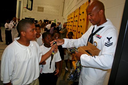 US Navy 110819-N-ZL585-105 Information Systems Technician 2nd Class Christopher Abernathy, assigned to Navy Recruiting District, Michigan