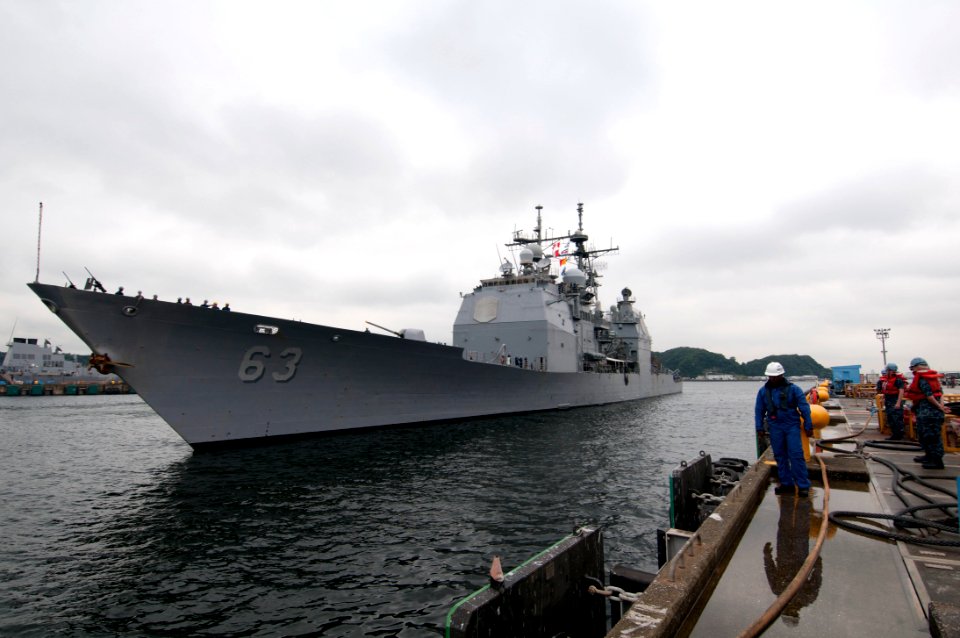 US Navy 110822-N-SF508-096 The USS Cowpens moors at CFA Yokosuka after its summer patrol