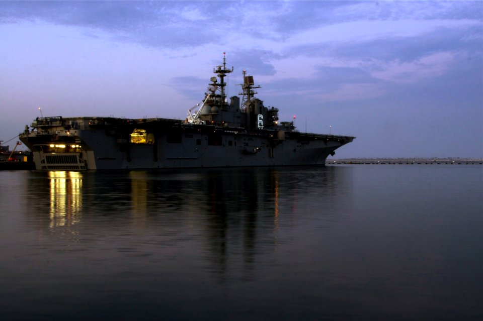 US Navy 110826-N-ZC343-381 The Amphibious assault ship USS Bonhomme Richard (LHD 6) is moored at Naval Base San Diego before sunrise
