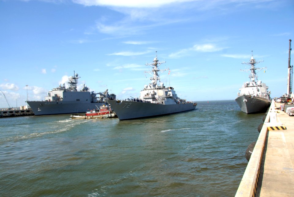 US Navy 110825-N-PS473-151 The Arleigh Burke-class guided-missile destroyer USS Mahan (DDG 72) departs Naval Station Norfolk ahead of Hurricane Ire