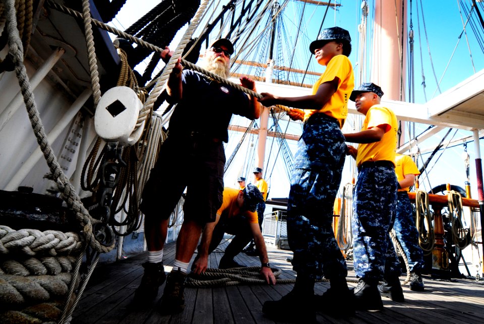 US Navy 110829-N-KB563-187 David Swanson teaches basic line handling to chief petty officer selects