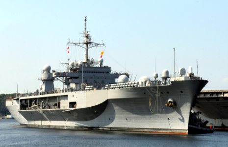 US Navy 110829-N-XG305-374 USS Blue Ridge (LCC 19) returns to Commander, Fleet Activities Yokosuka after completing a two-month patrol throughout t