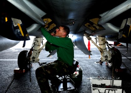 US Navy 110831-N-ED900-076 Aviation Structural Mechanic (Equipment) 2nd Class Brandon Peterson, from Addison, Mich