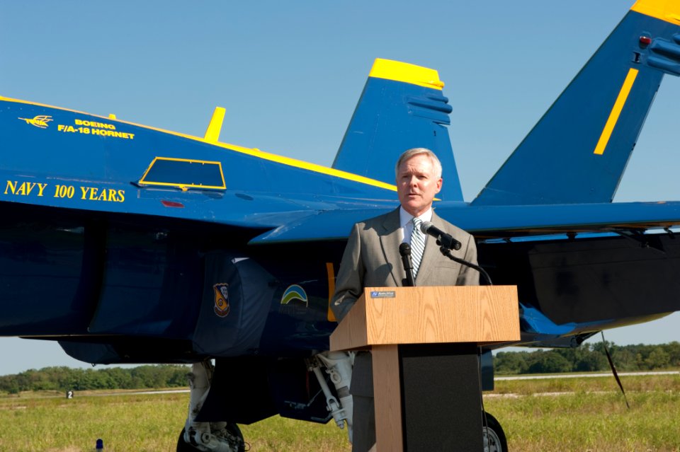 US Navy 110901-N-JM744-062 Secretary of the Navy Ray Mabus announces conducting demonstration flights with a 50-50 mix of biofuel and JP-5 aviation