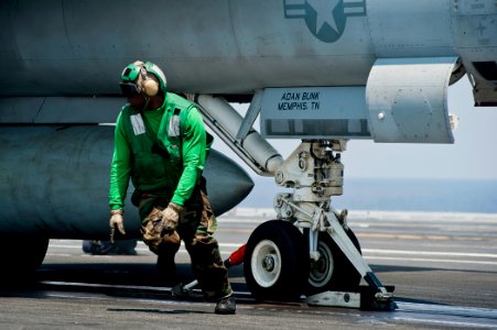 US Navy 110902-N-BT887-381 A Sailor runs to the safety line after finishing pre-flight checks on an F-A-18F Super Hornet aboard USS John C. Stennis