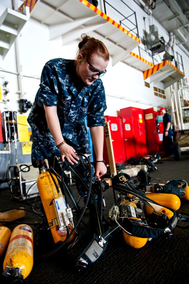 US Navy 110831-N-BT887-269 Damage Controlman Fireman Carol Gonzalez, from Adrian, Mich., fills a self contained breathing apparatus (SCBA) bottle i