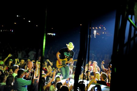 US Navy 110908-N-DG679-039 Country music star Brad Paisley performs to more than 11,000 members of the Naval Station Mayport community