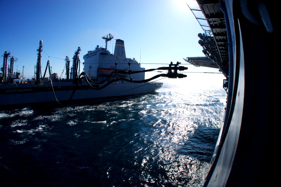 US Navy 110906-N-ZC343-873 The amphibious assault ship USS Bonhomme Richard (LHD 6) and the Military Sealift Command fleet replenishment oiler USNS