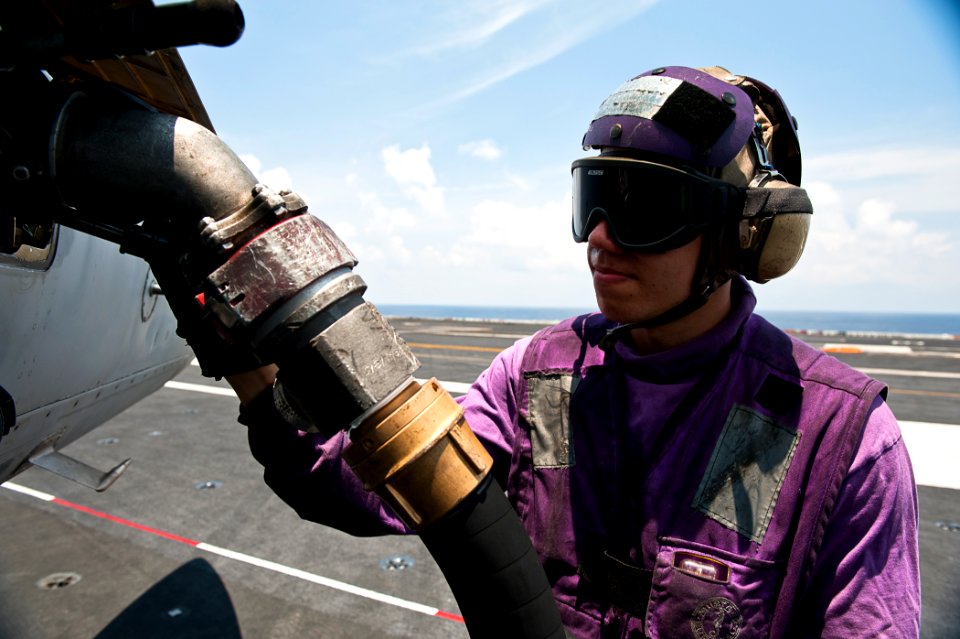 US Navy 110902-N-BT887-249 Aviation Boatswain's Mate (Fuel) Airman Stephen Ricks refuels an F-A-18C Hornet aboard USS John C. Stennis (CVN 74)