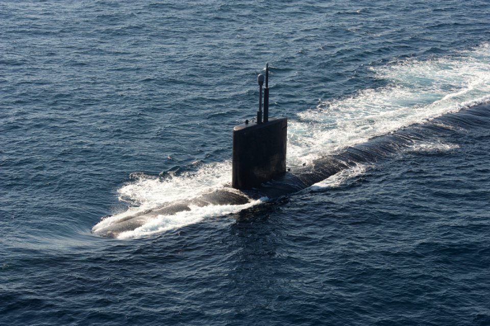 US Navy 110907-N-KD852-020 The Los Angeles-class attack submarine USS Hampton (SSN 767) surfaces during Composite Training Unit Exercises