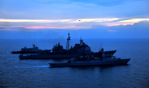 US Navy 110908-N-GC412-004 Royal Malaysian navy ships transit alongside the Ticonderoga-class guided-missile cruiser USS Mobile Bay (CG 53) photo