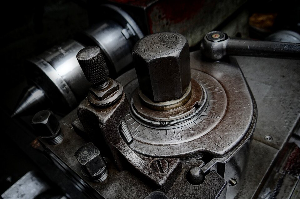 Steel machining turning tool