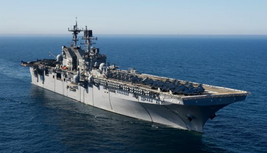 US Navy 110907-N-KD852-156 The amphibious assault ship USS Makin Island (LHD 8) transits off the coast of Southern California conducting flight ope