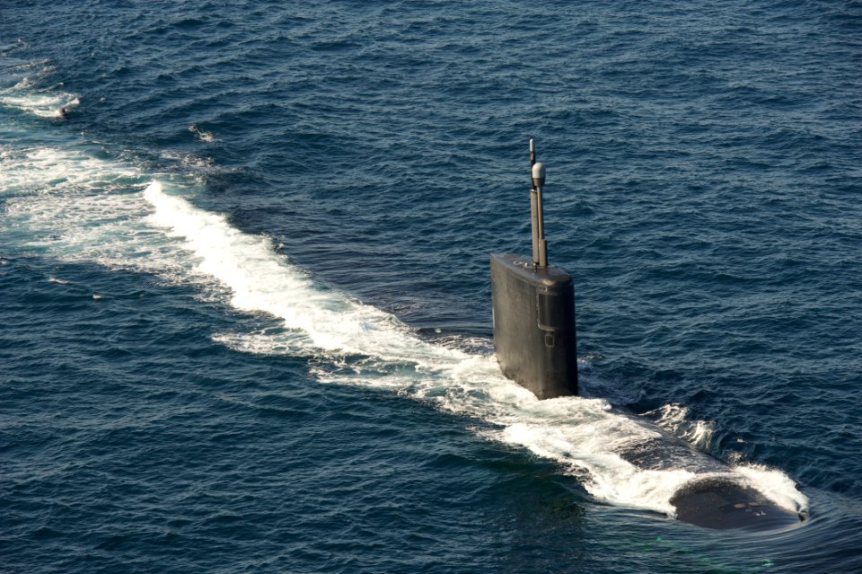 US Navy 110907-N-KD852-061 The Los Angeles-class attack submarine USS Hampton (SSN 767) surfaces during Composite Training Unit Exercises